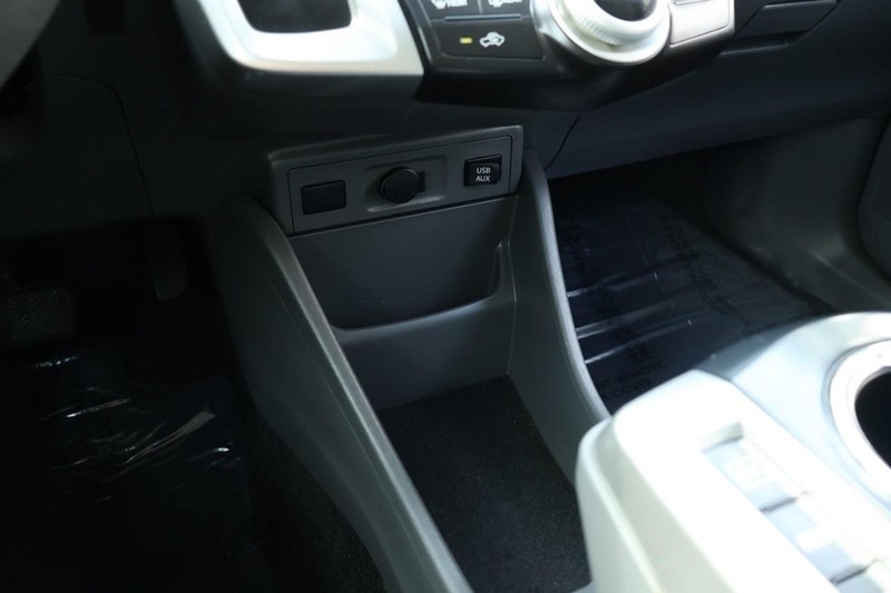 2013 Toyota Prius V Three photo 36