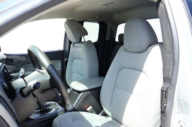 2017 Chevrolet Colorado Work Truck photo 17