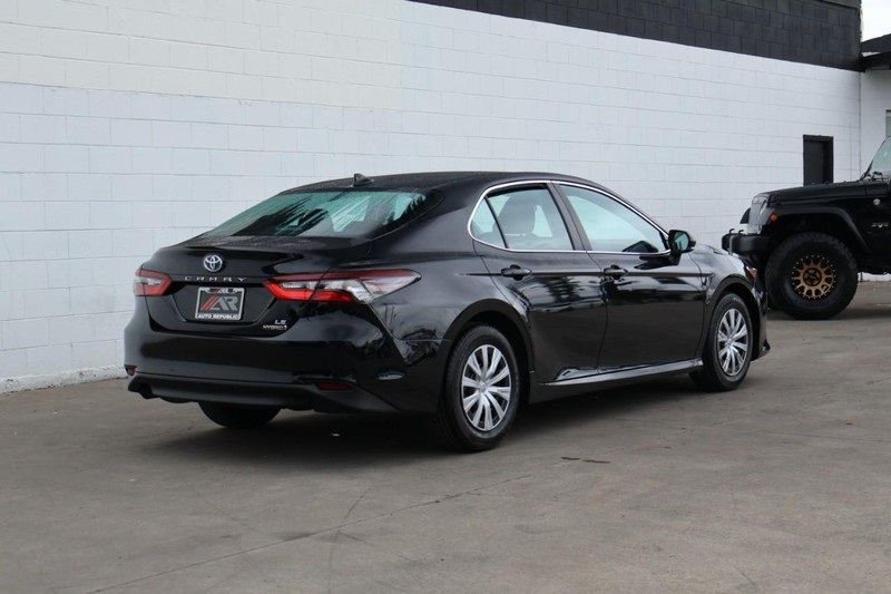 2022 Toyota Camry Hybrid LE photo 4