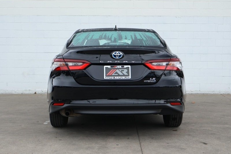 2022 Toyota Camry Hybrid LE photo 5