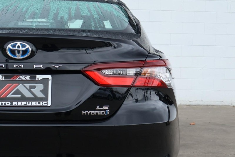 2022 Toyota Camry Hybrid LE photo 6