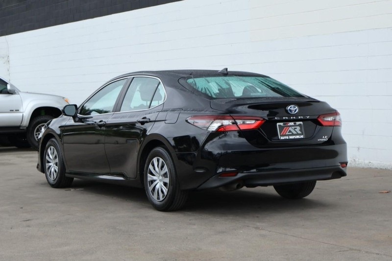 2022 Toyota Camry Hybrid LE photo 7