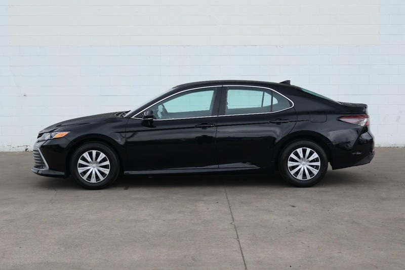 2022 Toyota Camry Hybrid LE photo 8