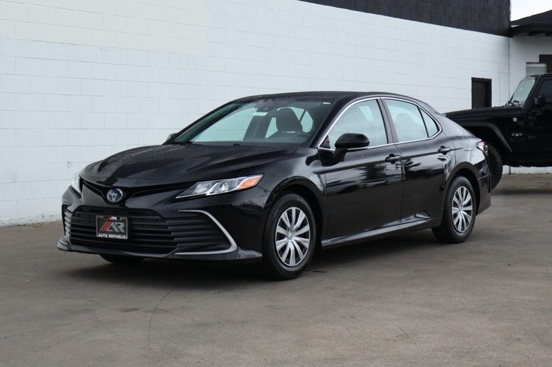 2022 Toyota Camry Hybrid LE photo 9