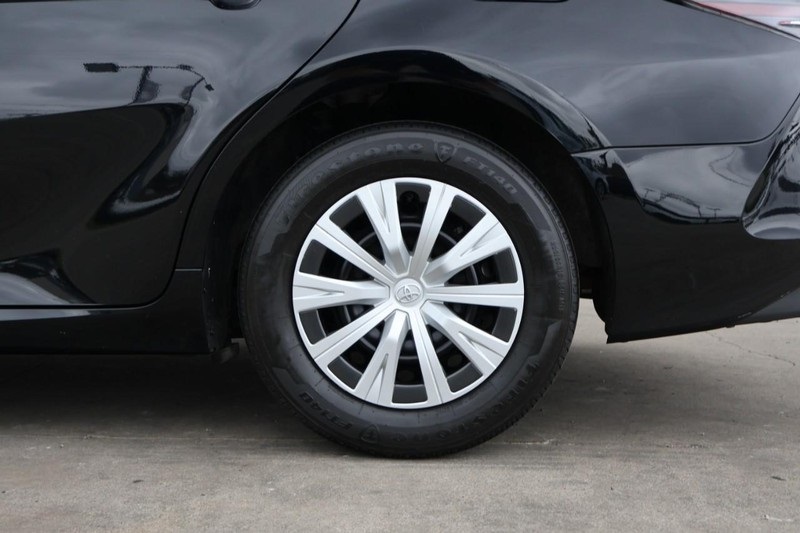 2022 Toyota Camry Hybrid LE photo 11