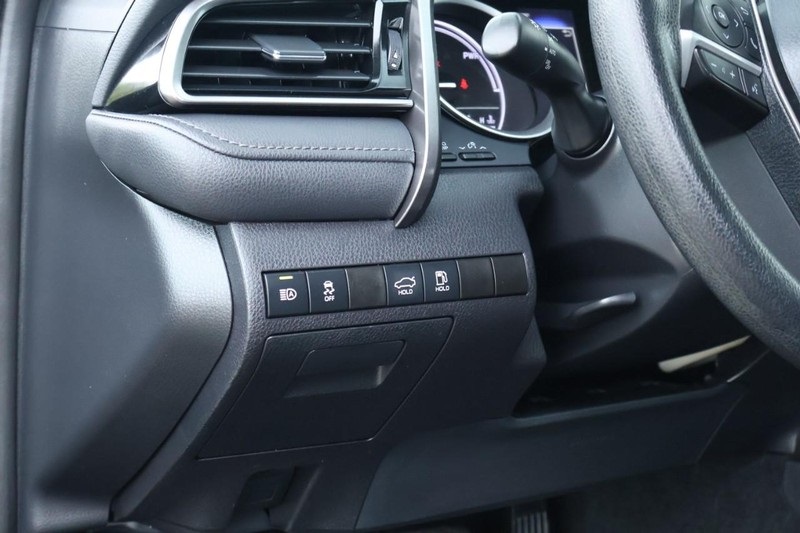 2022 Toyota Camry Hybrid LE photo 14
