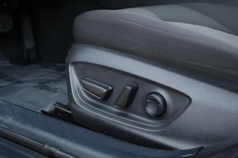 2022 Toyota Camry Hybrid LE photo 15