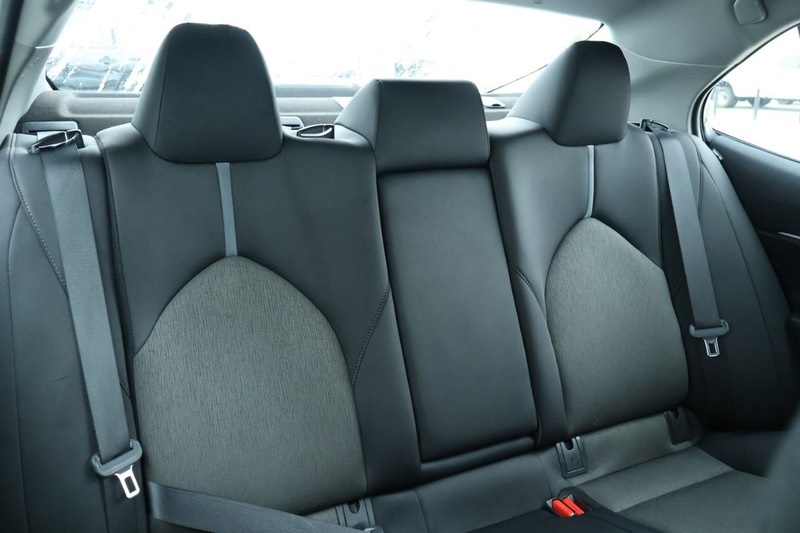 2022 Toyota Camry Hybrid LE photo 20
