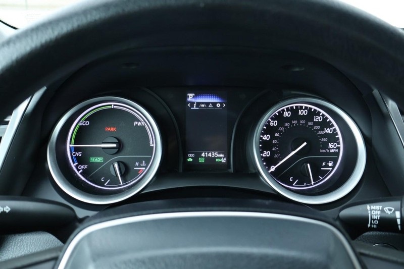 2022 Toyota Camry Hybrid LE photo 22