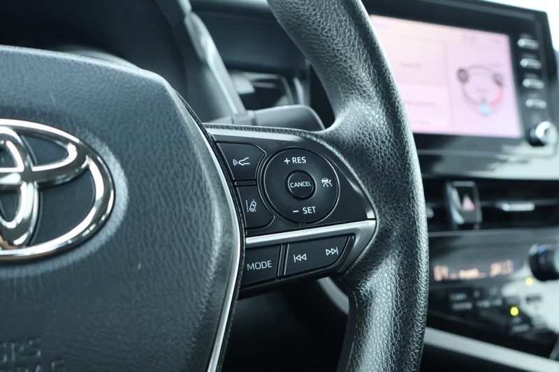 2022 Toyota Camry Hybrid LE photo 25
