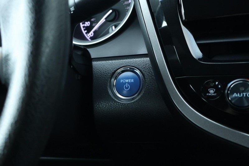 2022 Toyota Camry Hybrid LE photo 26