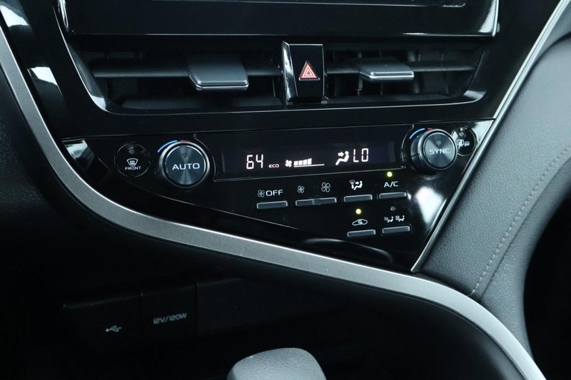 2022 Toyota Camry Hybrid LE photo 30