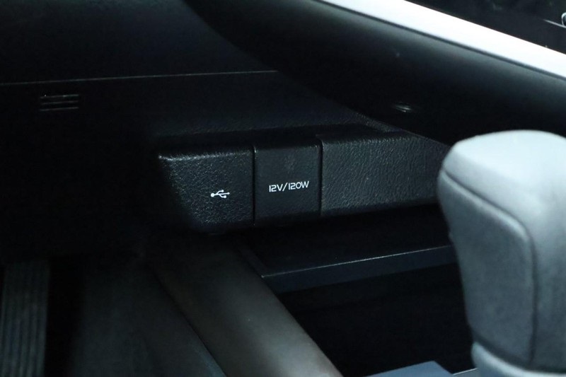 2022 Toyota Camry Hybrid LE photo 31