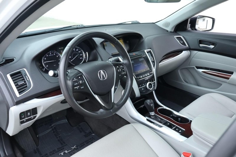 2015 Acura TLX Technology photo 16