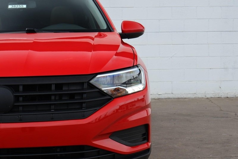 2019 Volkswagen Jetta SE photo 3