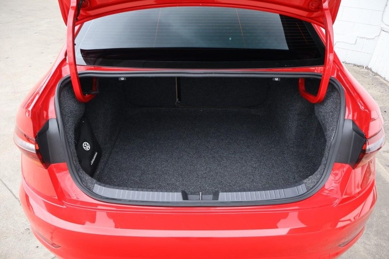 2019 Volkswagen Jetta SE photo 9