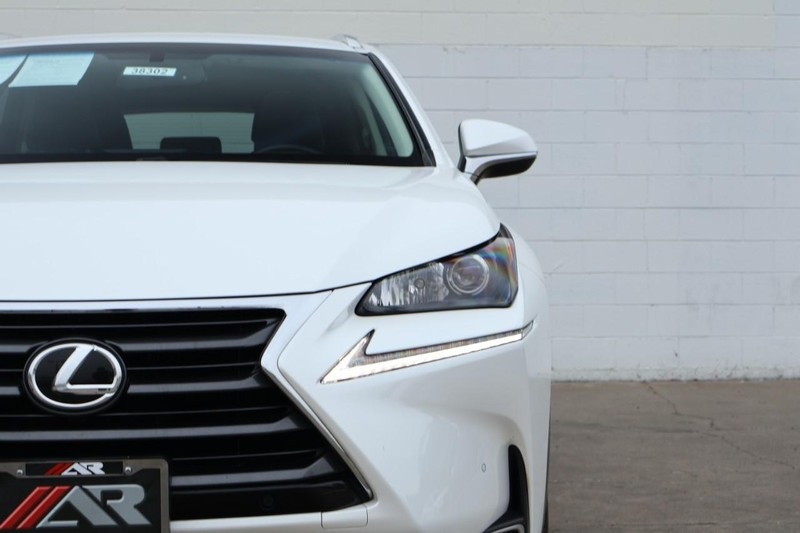 2017 Lexus NX 200t Luxury photo 3