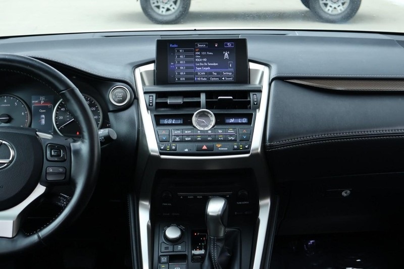 2017 Lexus NX 200t Luxury photo 32