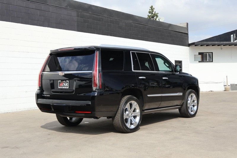 2020 Cadillac Escalade Premium Luxury photo 2