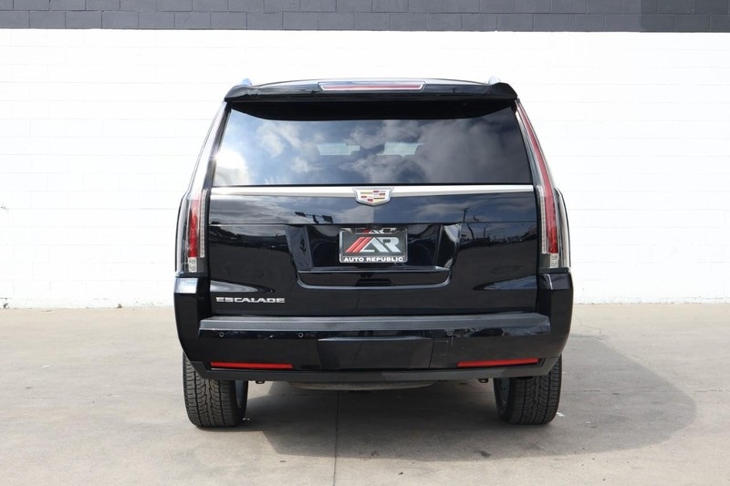 2020 Cadillac Escalade Premium Luxury photo 3