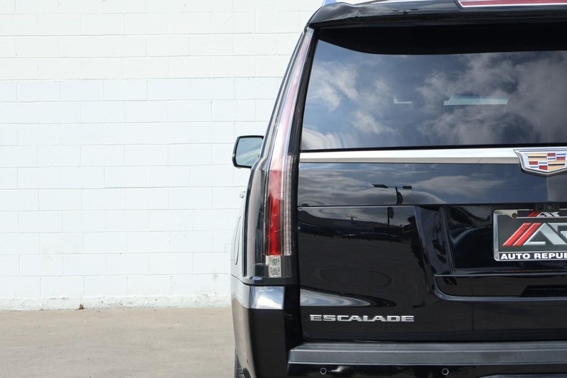 2020 Cadillac Escalade Premium Luxury photo 4