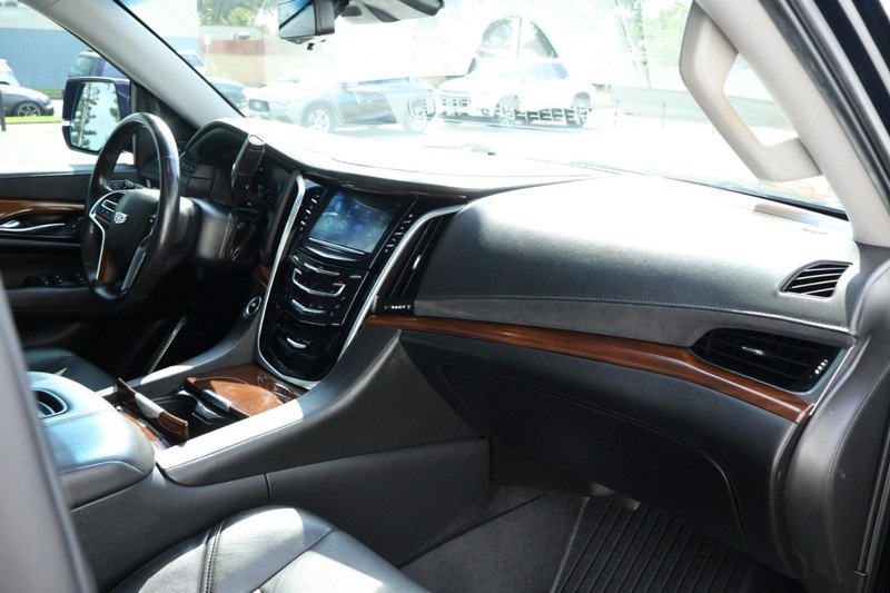 2020 Cadillac Escalade Premium Luxury photo 16