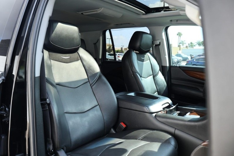 2020 Cadillac Escalade Premium Luxury photo 18