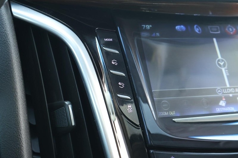 2020 Cadillac Escalade Premium Luxury photo 31