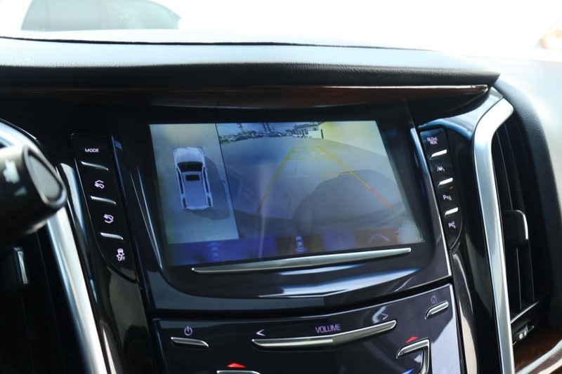 2020 Cadillac Escalade Premium Luxury photo 32