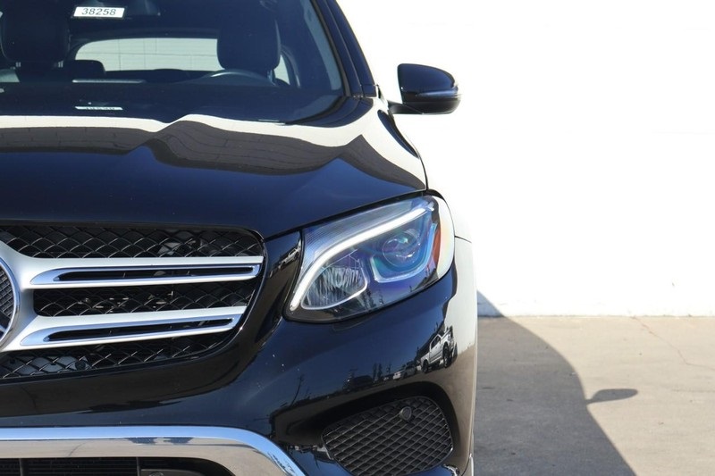 2019 Mercedes Benz GLC 300 photo 3