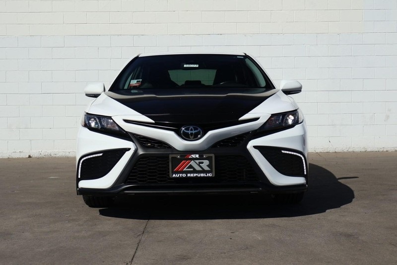 2023 Toyota Camry SE photo 2