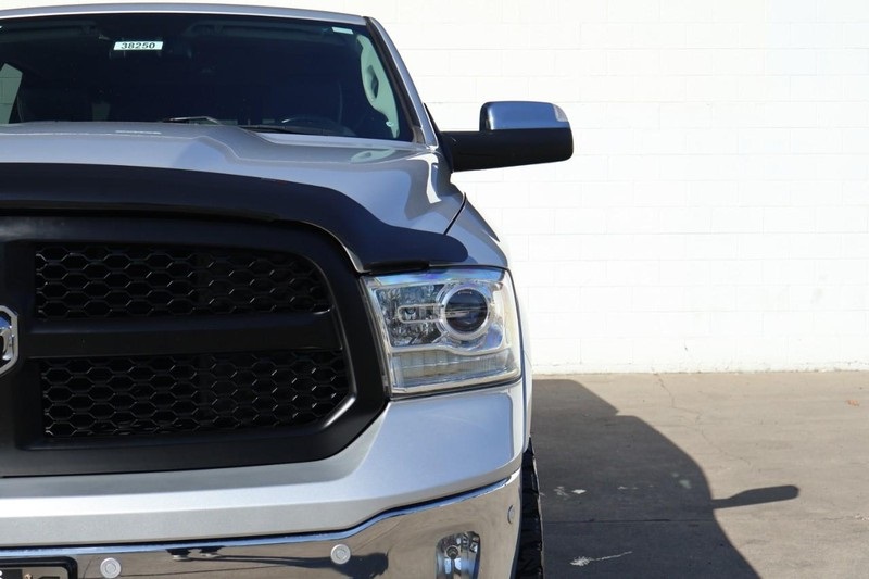 2018 Ram 1500 Laramie photo 3