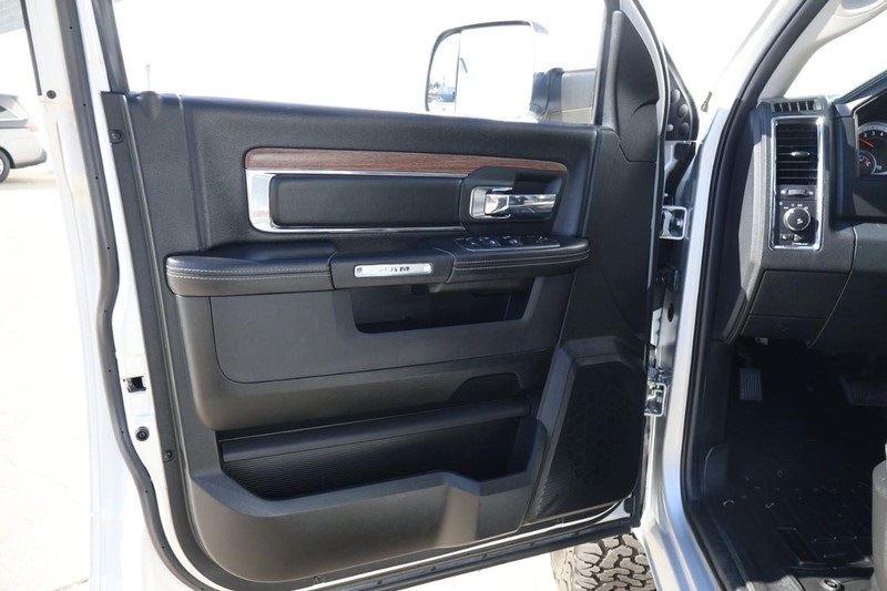 2018 Ram 1500 Laramie photo 16