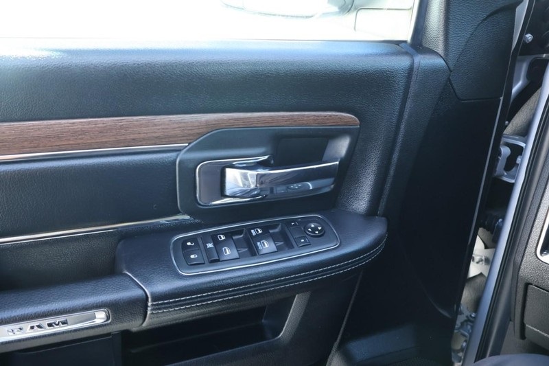 2018 Ram 1500 Laramie photo 17