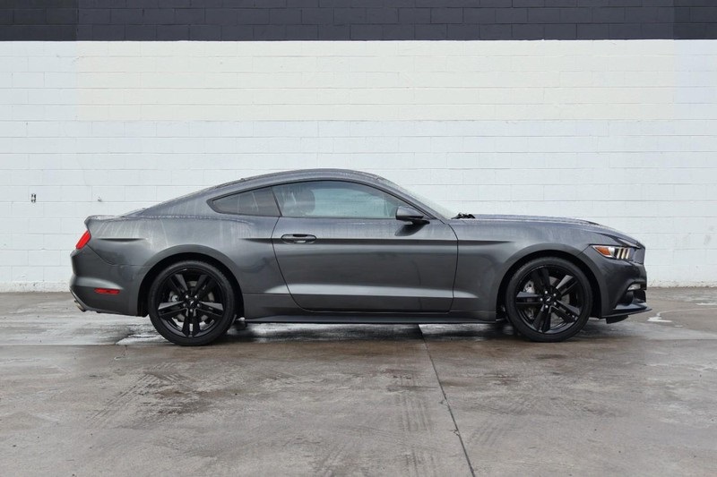2015 Ford Mustang EcoBoost photo 4