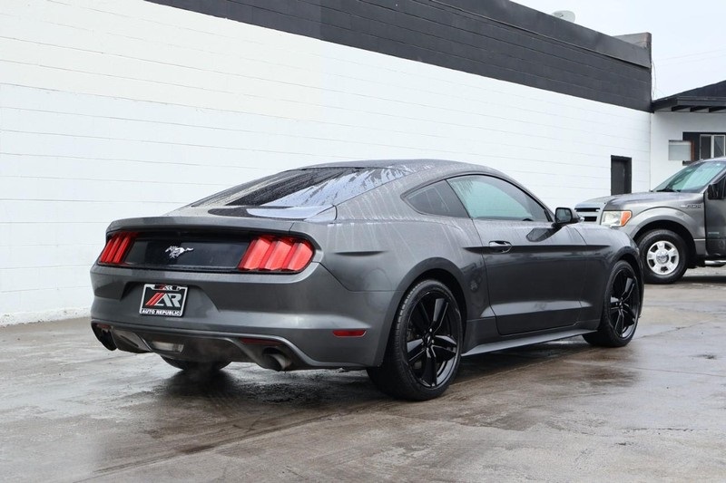 2015 Ford Mustang EcoBoost photo 5