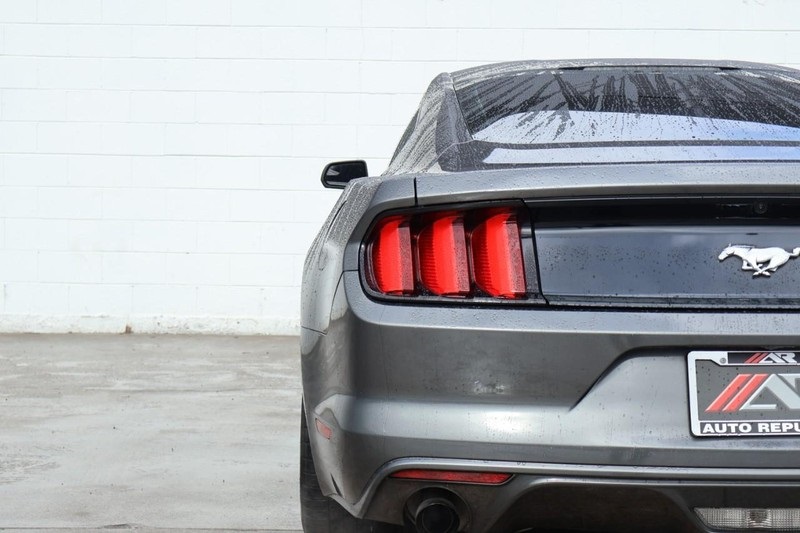 2015 Ford Mustang EcoBoost photo 7