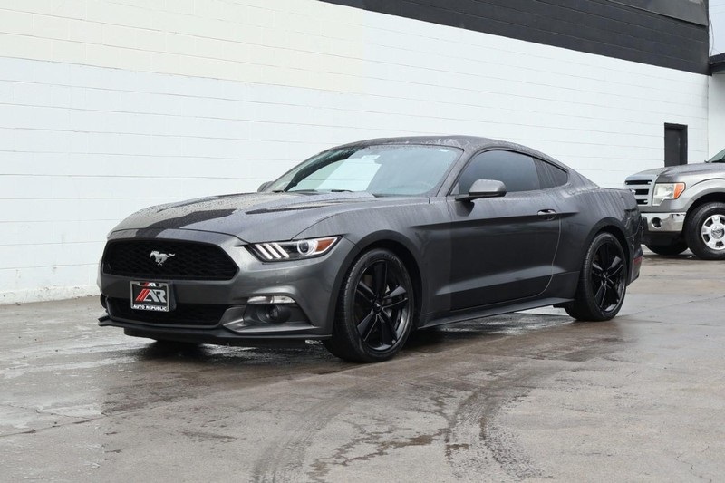 2015 Ford Mustang EcoBoost photo 12