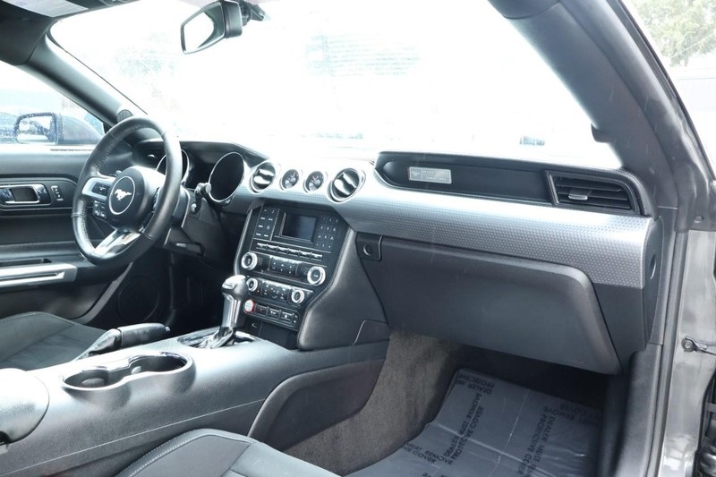 2015 Ford Mustang EcoBoost photo 21