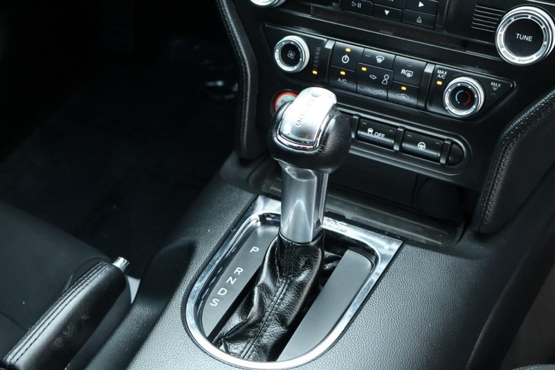 2015 Ford Mustang EcoBoost photo 31
