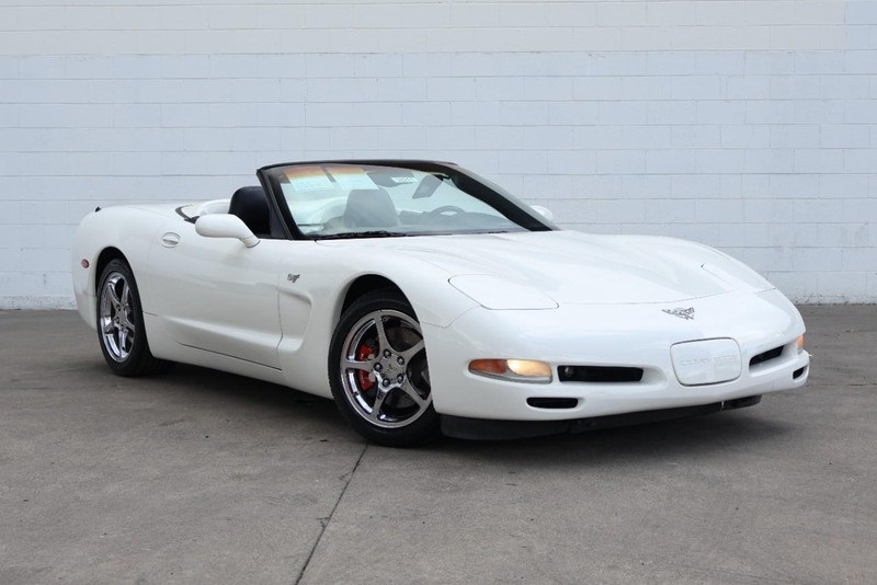 2003 Chevrolet Corvette photo 2