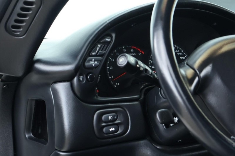 2003 Chevrolet Corvette photo 19