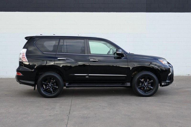 2017 Lexus GX 460 photo 3