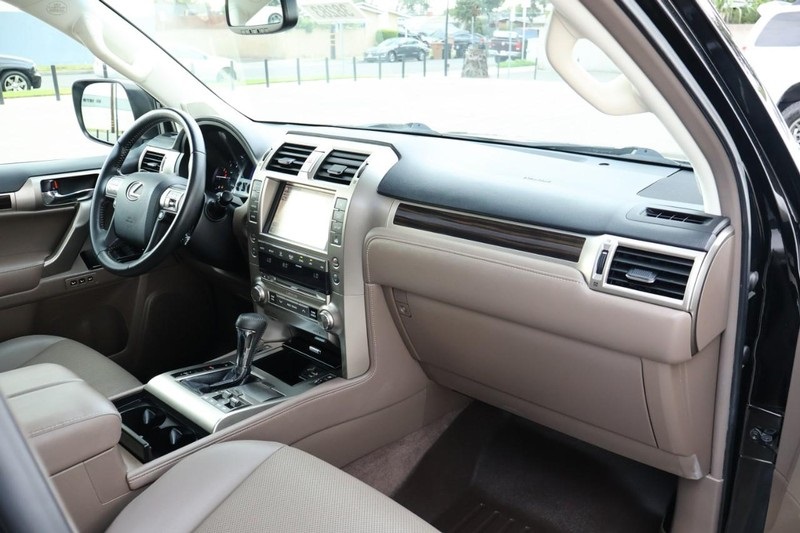 2017 Lexus GX 460 photo 22