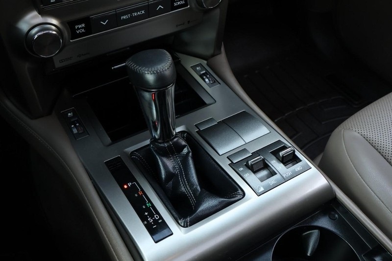 2017 Lexus GX 460 photo 37
