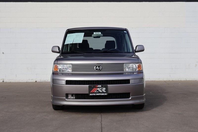 2005 Scion xB photo 2