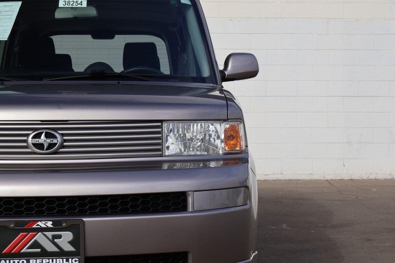 2005 Scion xB photo 3