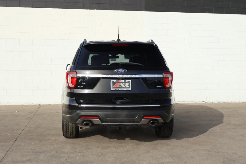2018 Ford Explorer XLT photo 4