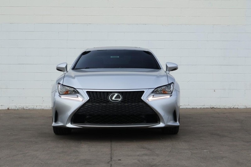 2017 Lexus RC 200t photo 2