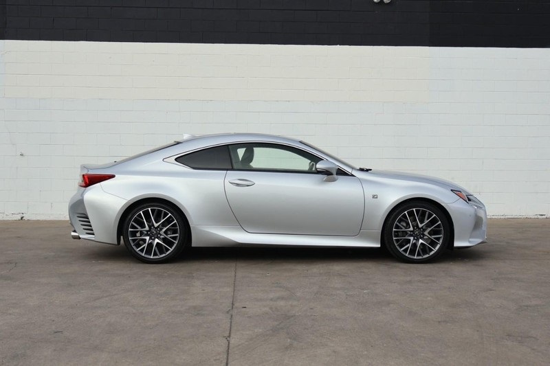 2017 Lexus RC 200t photo 4